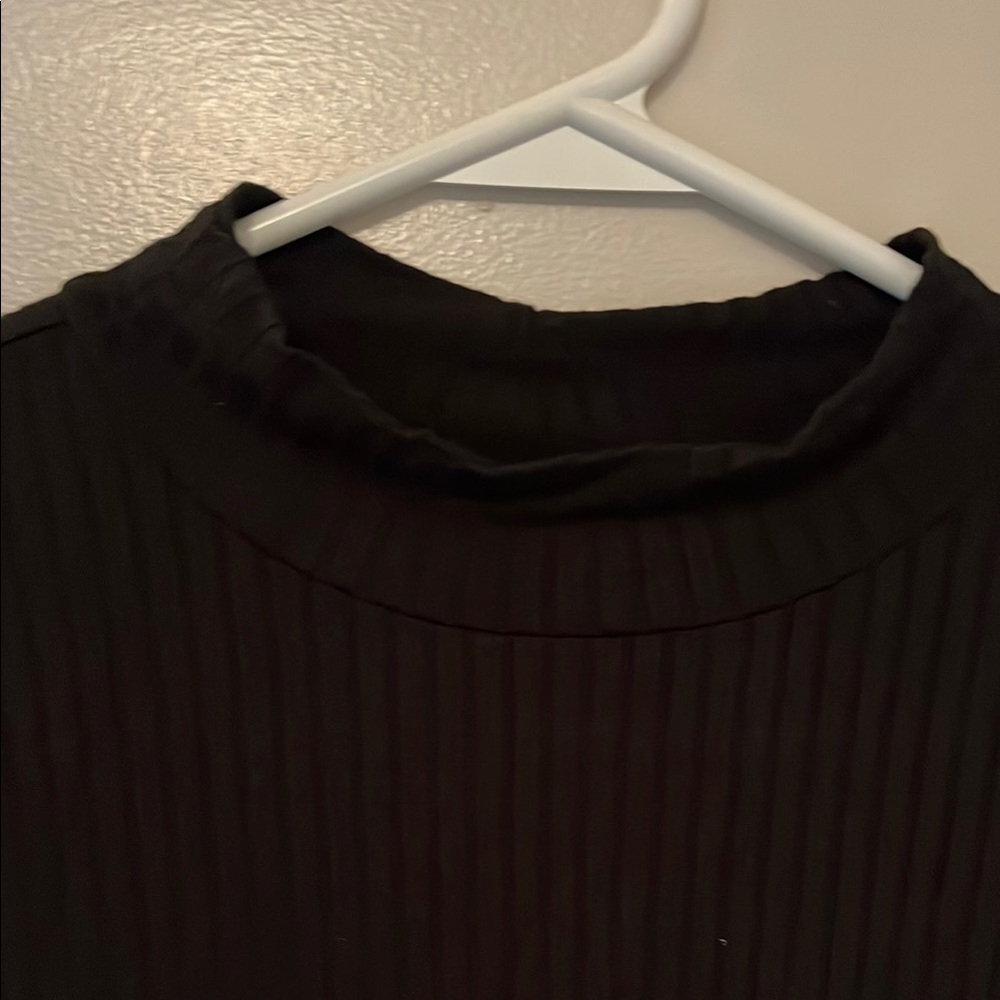 Black Fitted Ribbed Short Sleeve Top - Picture 2 of 7